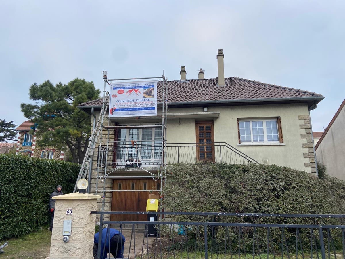 Pavillon Rosny-sous-Bois en cours de rénovation de toiture par Couverture Schneider